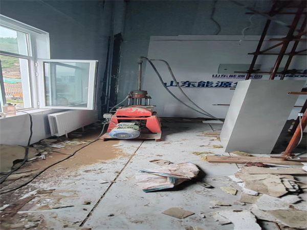 于田地基基础下沉墙体裂缝加固注浆顶升施工